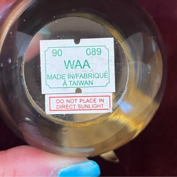 Vintage Clear Glass Apple Paperweight With Golf Metal Leaf - Picture 6 of 10